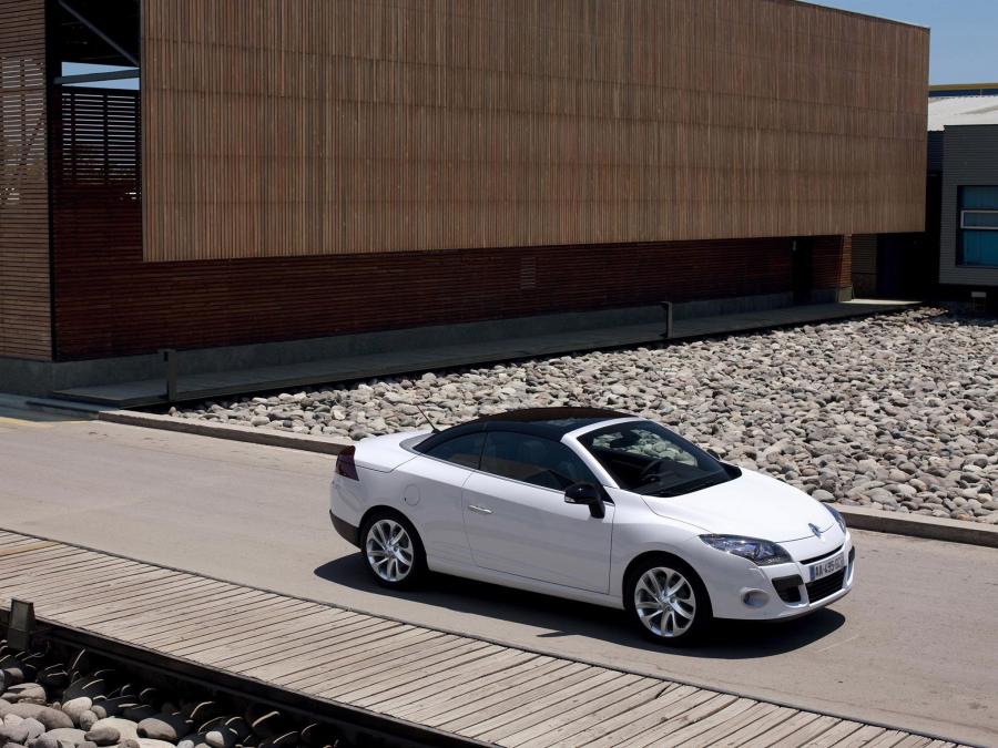  Renault Megane CC 2010 года  (фото 26 из 65)